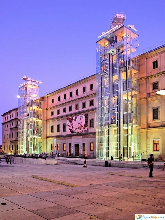 Reina Sofia Museum House Apartment Madrid Exterior photo