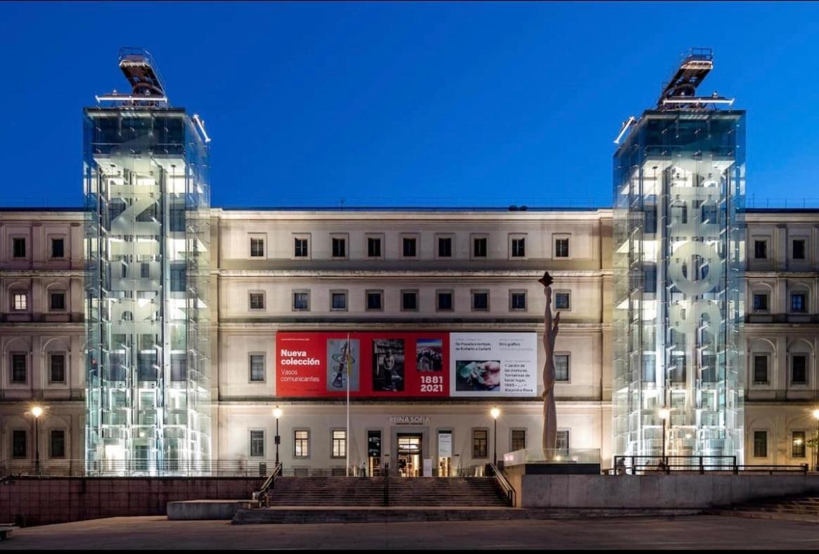 Reina Sofia Museum House Apartment Madrid Exterior photo