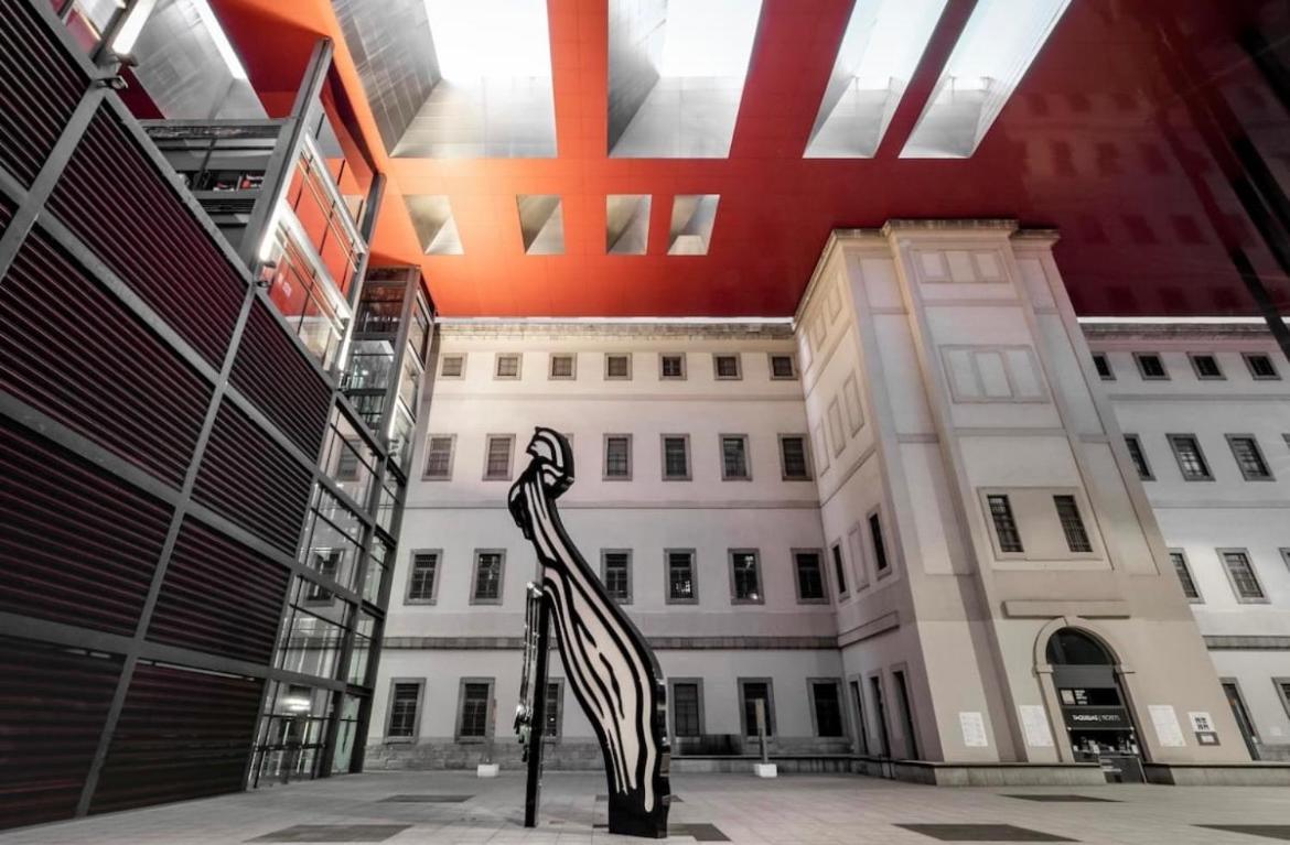 Reina Sofia Museum House Apartment Madrid Exterior photo
